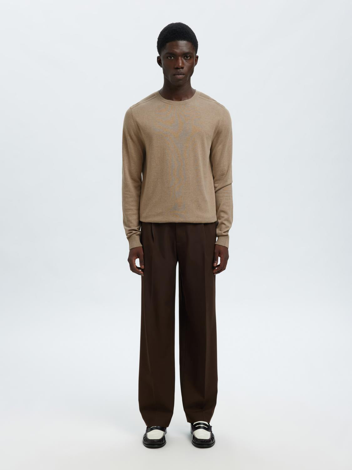 model_shot-front_full